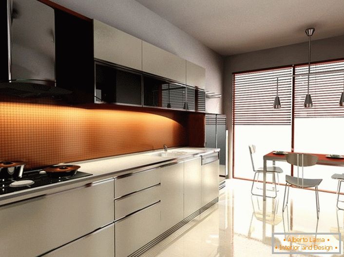 Lagana svjetlost u modernoj kuhinji čini atmosferu romantičnom. Učinak se postiže pomoću sjenila, koji pokrivaju panoramske prozore.