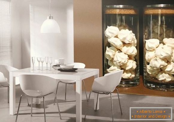 Stol za jelo i zidne papire - kuhinjska slika