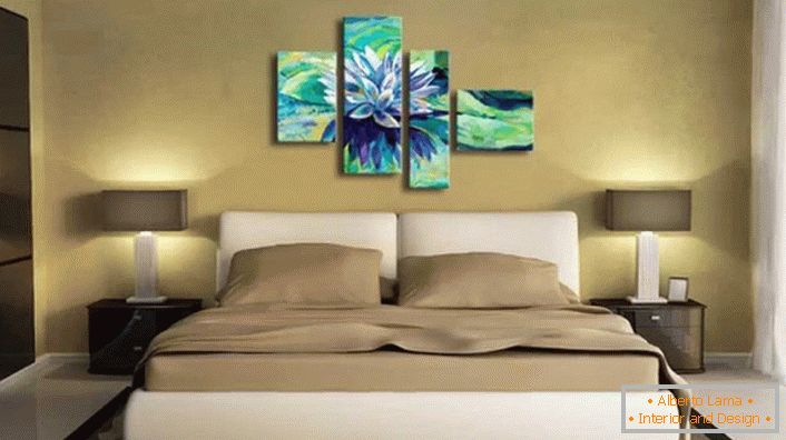Modularna slika bez okvira - zanimljivo rješenje za spavaću sobu u modernom stilu. Zasićene plavo-zelene nijanse slike čine atmosferu živahnijom i elegantnijom.