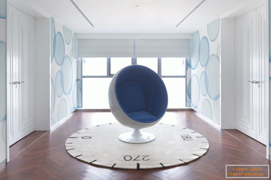 Okrugla stolica u elegantnom studio apartmanu u Pekingu