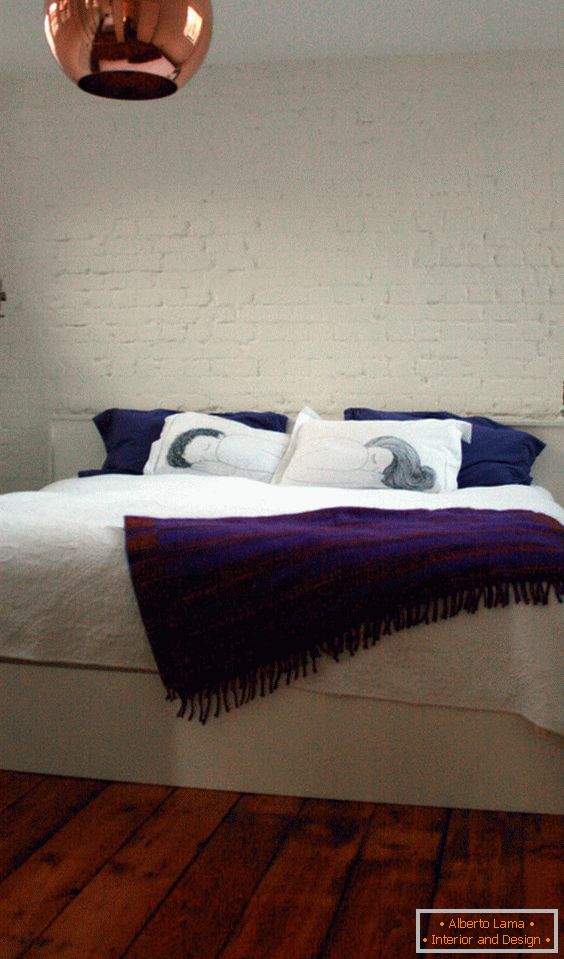 Spavaća soba malog stana u Londonu