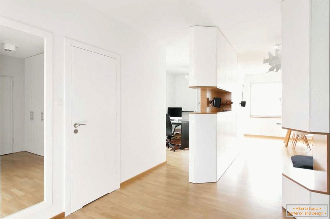 Lagana vrata unutrašnjosti u stilu minimalizma