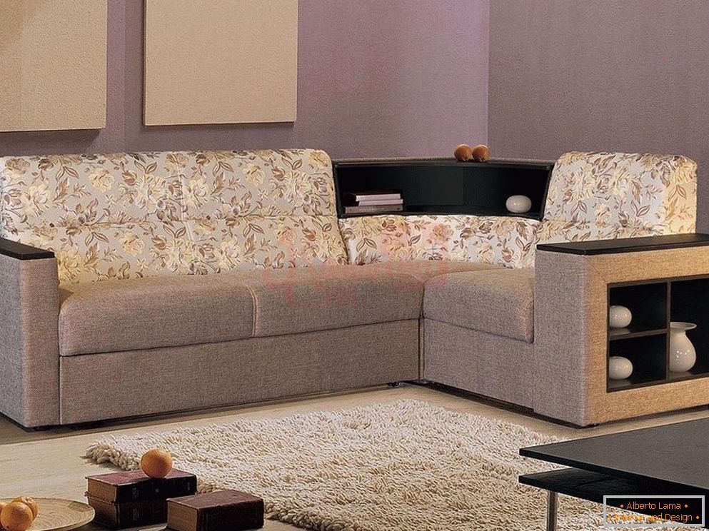 Sofa s policama