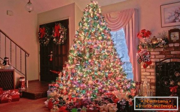 Velika lijepa božićna drvca