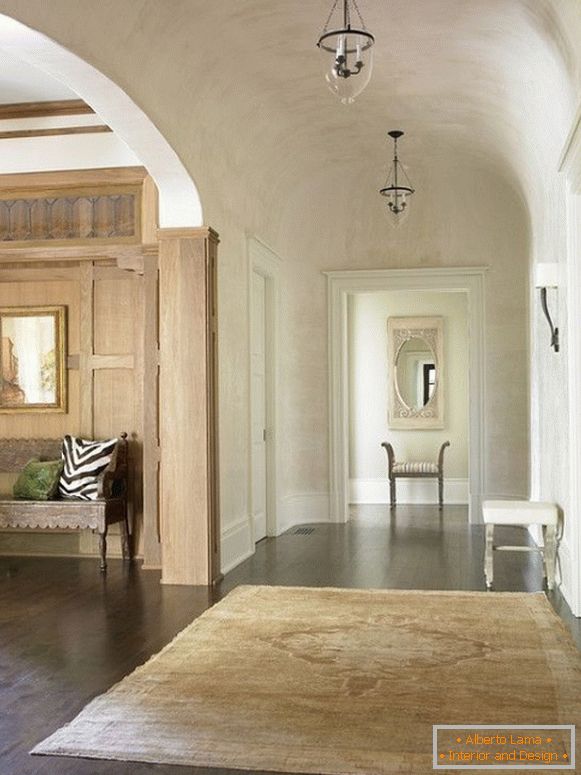 Luksuzna venecijanska štukatura na fotografiji hodnika
