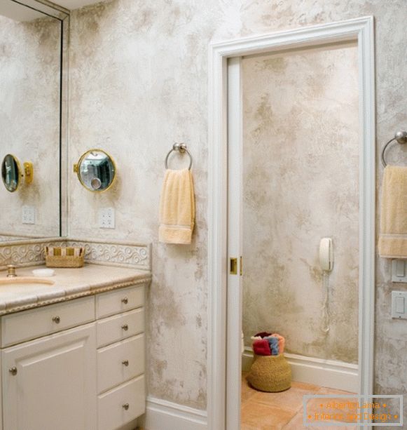 Prekrasna venecijanska štukatura u kupaonici fotografija
