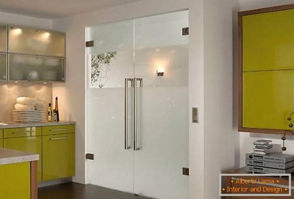 Dvokrilna kuhinjska vrata s staklom - fotografija u unutrašnjosti
