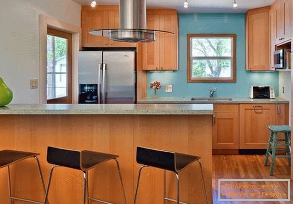 Kombinacija s plavom bojom u interijeru kuhinje
