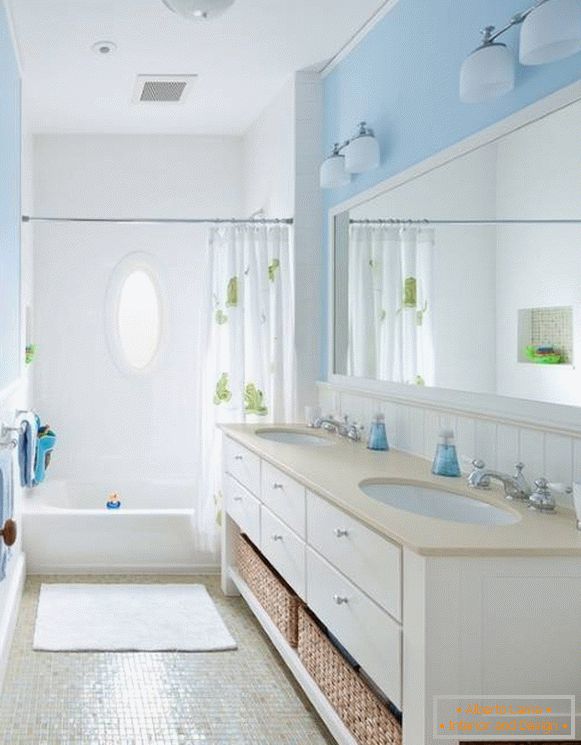 Mala kupaonica u plavoj boji