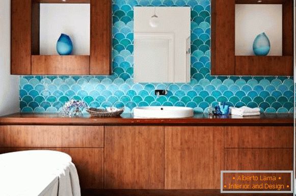 Koja je boja kombinirana s plavom bojom u interijeru kupaonice