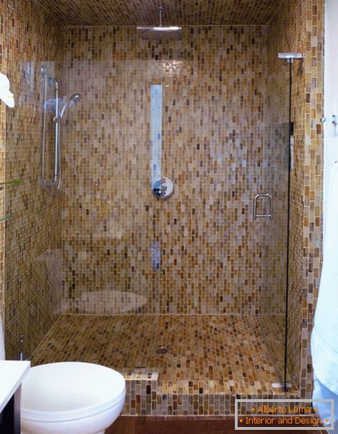 Mozaik na zidovima u kupaonici