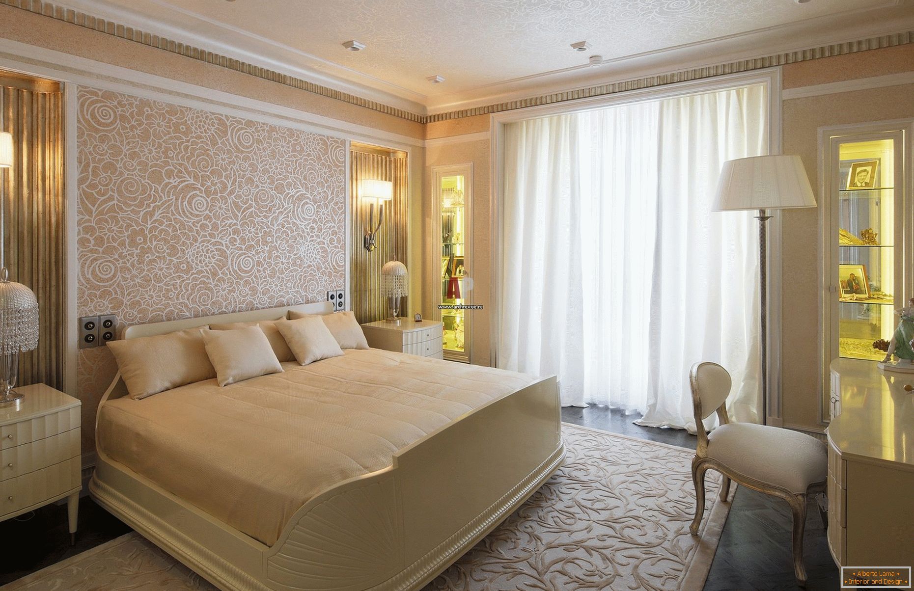 Boja breskve i zlata u dizajnu spavaće sobe